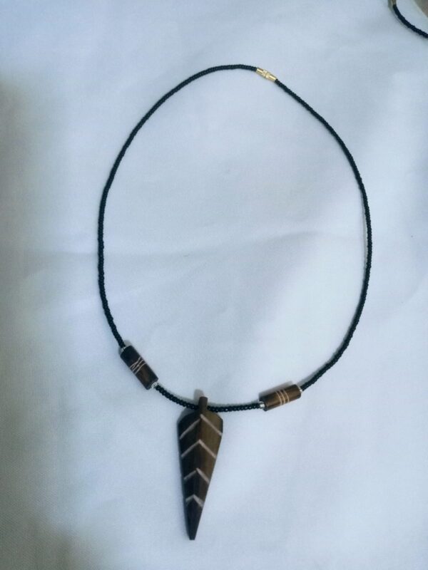 Woody Arrow Necklace