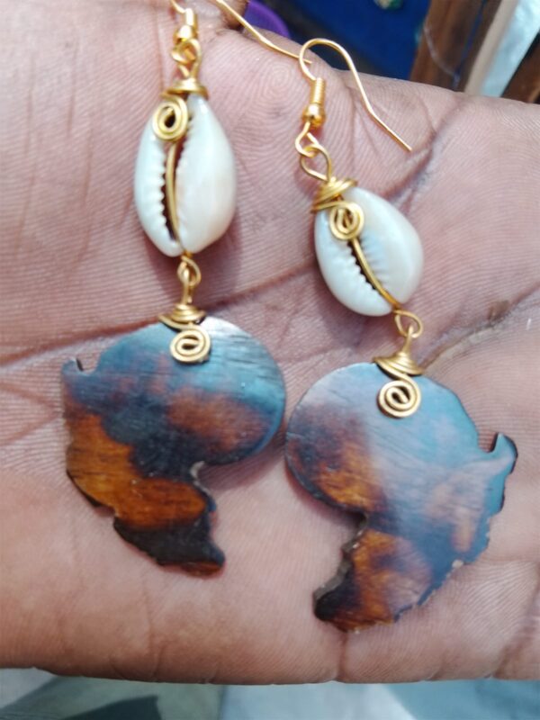 Shelled Brown Africa Earrings