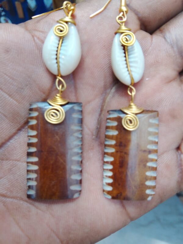 Shelled Block Woody Brown Earrings